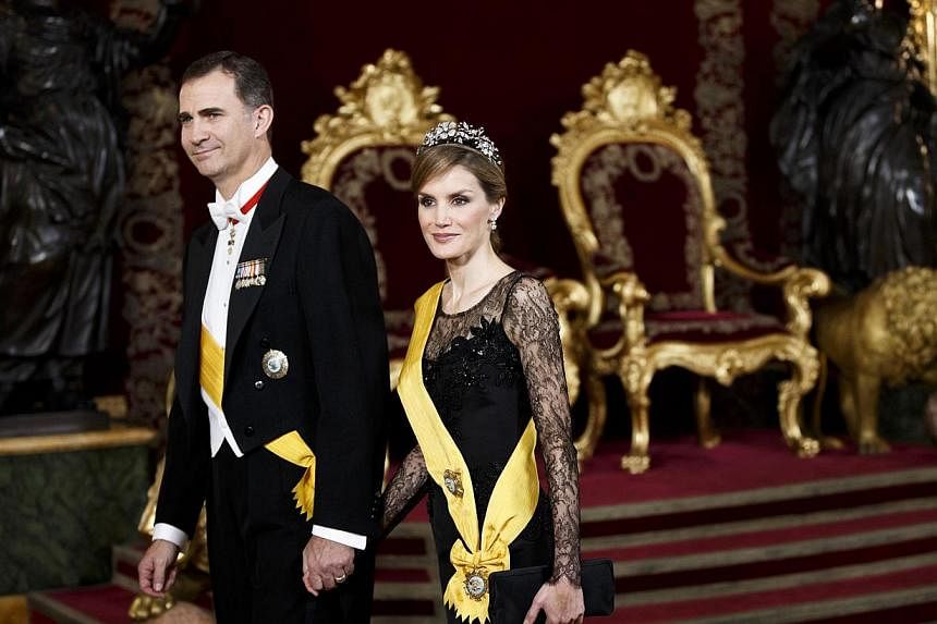 Spain's Princess Letizia and Crown Prince Felipe walk through the throne room as they attend a welcome ceremony before a gala dinner for Mexico's President Enrique Pena at the Royal Palace in Madrid June 9, 2014. -- PHOTO: REUTERS