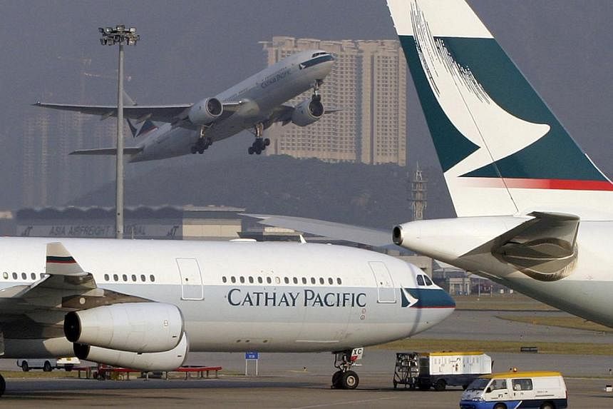 A 15-hour Cathay Pacific&nbsp;flight to Hong Kong proved a particular ordeal for one US passenger who accidentally trapped his middle finger in a toilet rubbish bin early Wednesday, police said. -- PHOTO:&nbsp;BLOOMBERG