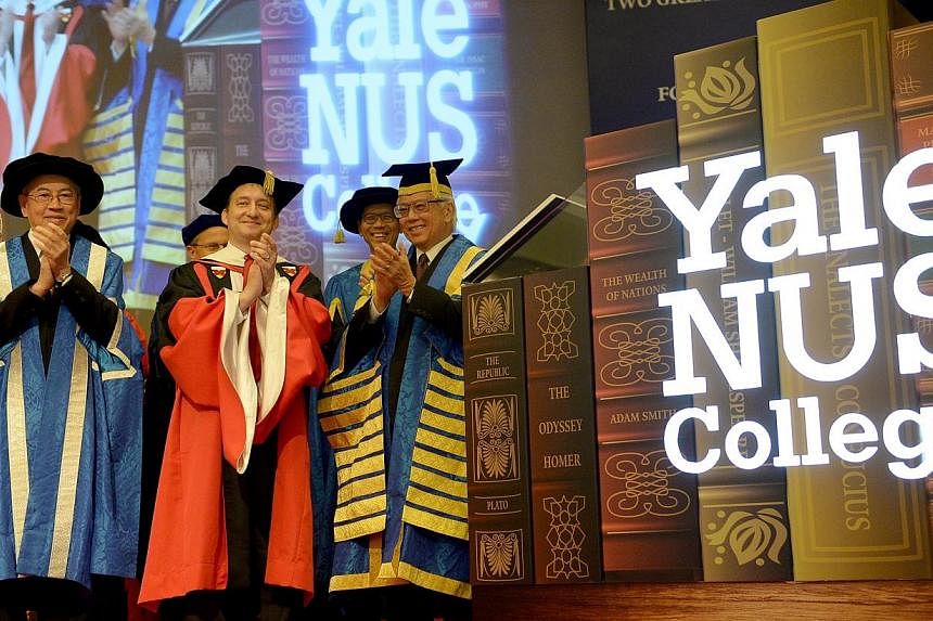 President Tony Tan Keng Yam (right), who is also the Chancellor for the National University of Singaore (NUS), at the inauguration of the Yale-NUS College at NUS University Cultural Centre on 27 Aug 2013.&nbsp;The fledgling Yale-NUS College will expa