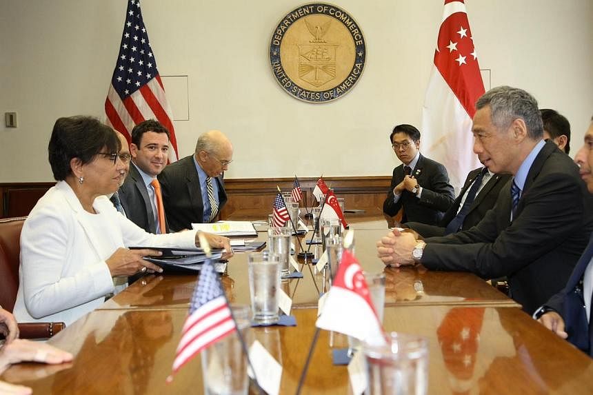 Prime Minister Lee Hsien Loong (right) meeting with United States Secretary of Commerce Penny Pritzker (left) on June 22, 2014. -- PHOTO: MCI
