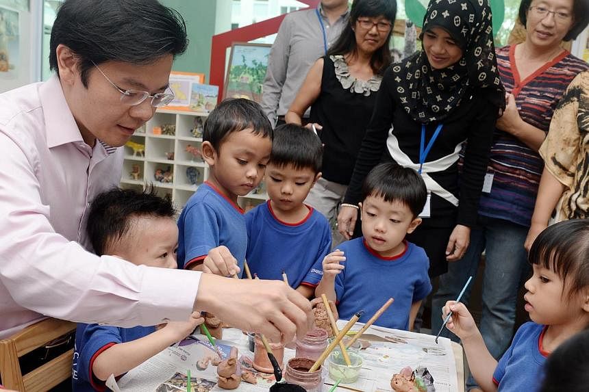 Minister for Culture, Community and Youth Lawrence Wong and pre-schoolers of PCF Sparkletots Pasir Ris West taking part in a visual arts class supported by the artist-in-schools scheme. About 120 children from five pre-schools have been enjoying vari
