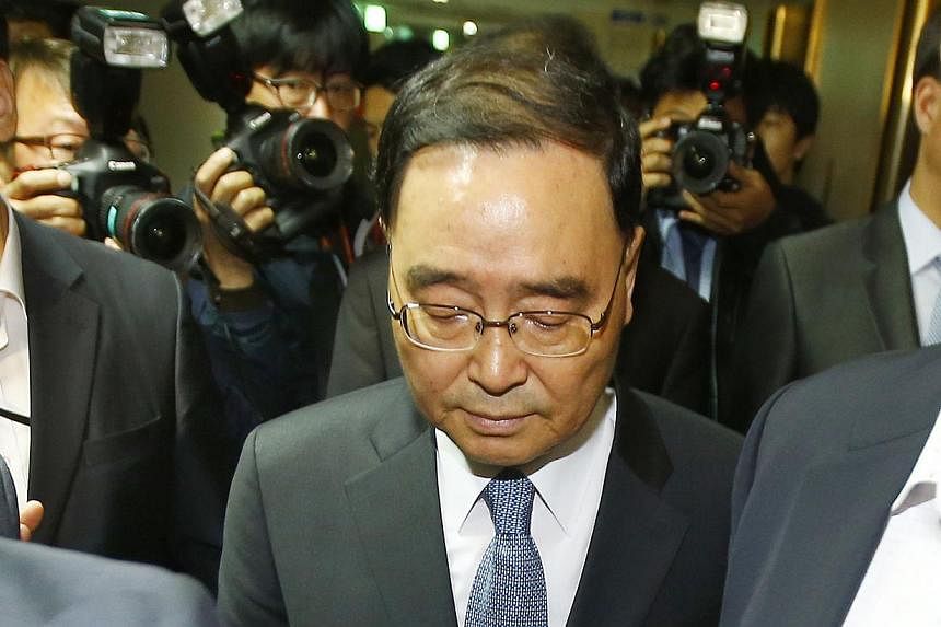 South Korean Prime Minister Chung Hong-won leaves after announcing his resignation at a news conference at the Integrated Government Building in Seoul April 27, 2014. South Korean President Park Geun Hye on Thursday retained Prime Minister Chung Hong