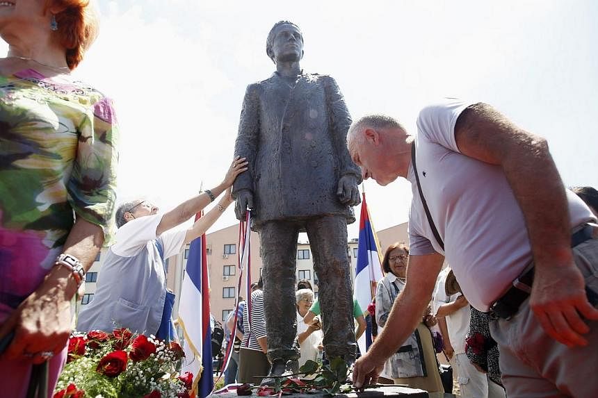 Bosnian Serbs lay flowers after the unvieling of a statue of Gavrilo Princip after an opening ceremony in East Sarajevo on June 27, 2014. -- PHOTO: REUTERS