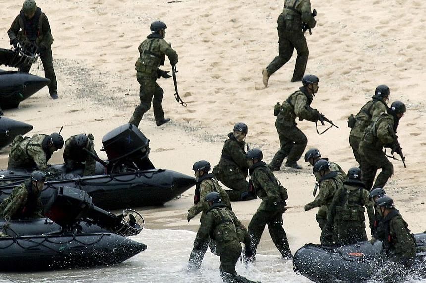 Japan Self-Defense Force (JSDF) soldiers land on Eniyabanare Island during a military drill, off Setouchi town on the southern Japanese island of Amami Oshima, Kagoshima prefecture, in this photo taken by Kyodo May 22, 2014. -- PHOTO: REUTERS&nbsp;