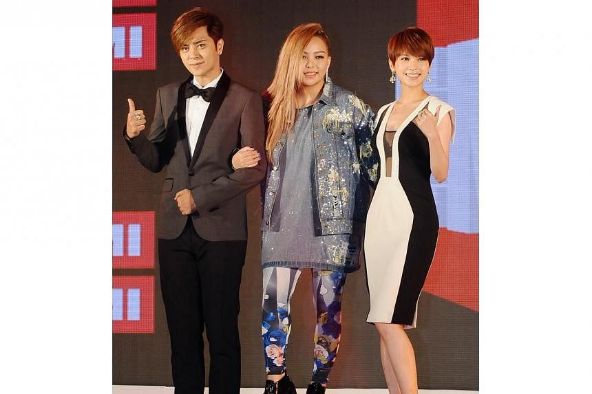 Famed music company EMI marked its return to Asia on Monday after an absence of five years by signing on Taiwan's popular singers (from left) Show Lo, A-mei and Rainie Yang. -- PHOTO: XINHUA
