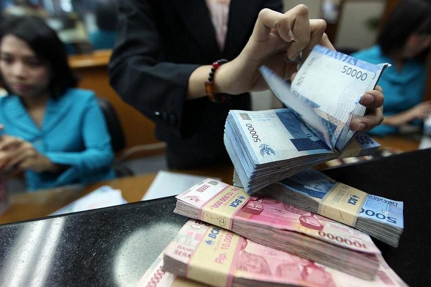 Indonesia posted a small trade surplus in May as imports fell more than expected, helping to take some pressure off the fragile rupiah ahead of a presidential vote next week. -- PHOTO: BLOOMBERG