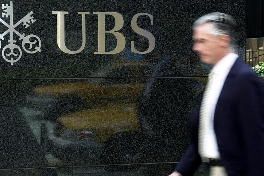 &nbsp;A 2004 picture of a UBS AG office in New York. UBS AG's chief currency strategist has left the Swiss bank as part of its efforts to cut costs and streamline operations, the Wall Street Journal reported on Wednesday. -- PHOTO: BLOOMBERG &nbsp;