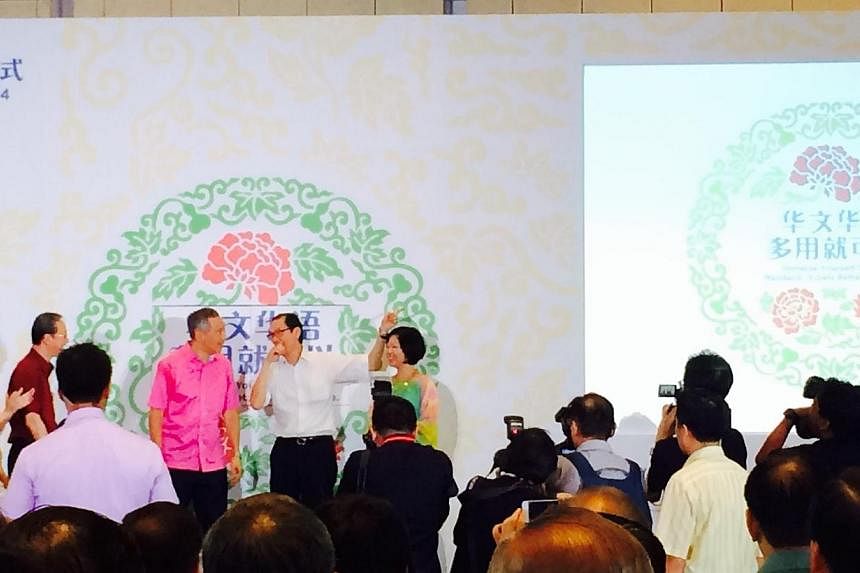 PM Lee Hsien Loong, (centre), Mr Seow Choke Meng, (second, right), chairman of the Promote Mandarin Council, and Ms Sim Ann, (right), Minister of State for Education and Communications and Information. -- ST PHOTO: ANDREA ONG&nbsp;