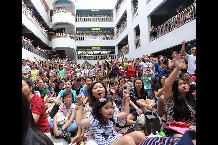 Dawn Gan and other xinyao singers performed to a nostalgia-filled crowd of 2,000 fans at Bras Brasah Complex (above) on Sunday. -- ST PHOTO: ONG WEE JIN