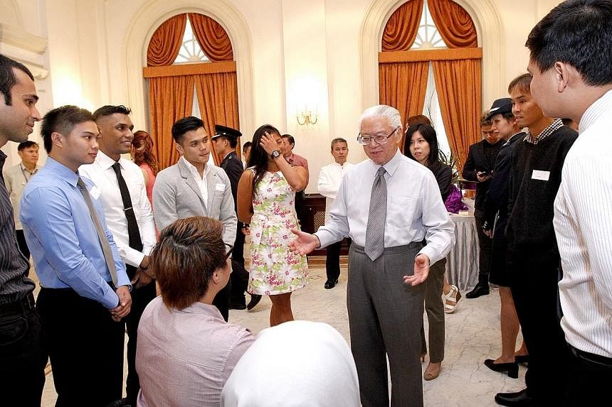 President Tony Tan Keng Yam (centre) hosted a tea reception at the Istana on Wednesday, July 9, 2014, afternoon for more than 40 young people, as part of Youth Day celebrations. -- ST PHOTO:&nbsp;CHEW SENG KIM
