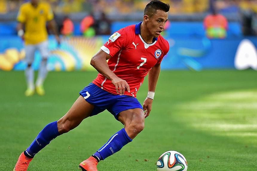 In this photograph taken on June 28, 2014, Chile's forward Alexis Sanchez dribbles the ball during the Round of 16 football match between Brazil and Chile at The Mineirao Stadium in Belo Horizonte during the 2014 Fifa World Cup. -- PHOTO: AFP