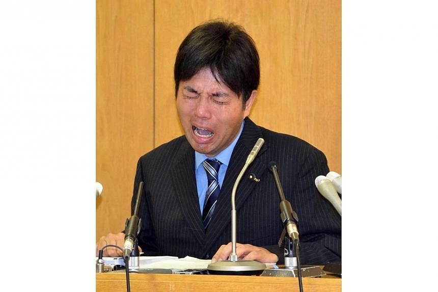 A 47-year-old provincial politician Ryutaro Nonomura crying at a press conference to explain his profligate use of public funds at a prefectural office in Kobe in Hyogo prefecture, western Japan on July 1, 2014. -- PHOTO: AFP