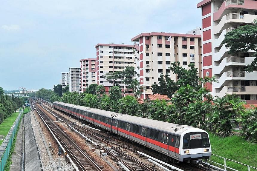MRT train approaching Ang Mo Kio Station. Negotiations for SMRT to shift to the new rail financing model have hit a deadlock, with the rail operator and the Land Transport Authority (LTA) nowhere close to an agreement. -- PHOTO: ST FILE