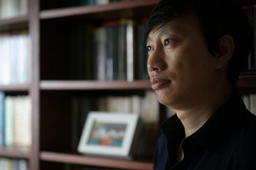 Poet and critic Gwee Li Sui, who pulled out of his panel for NLB's Read! Singapore initiative, said he would "wait a while for wounds to close up properly" before working with the board again. -- ST PHOTO: ONG WEE JIN&nbsp;