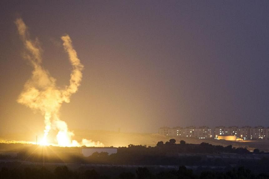 An Israeli rocket is fired into the northern Gaza Strip on July 17, 2014. Israeli Prime Minister Benjamin Netanyahu on Thursday instructed the military to begin a ground offensive in Gaza, an official statement from his office said. -- PHOTO: REUTERS
