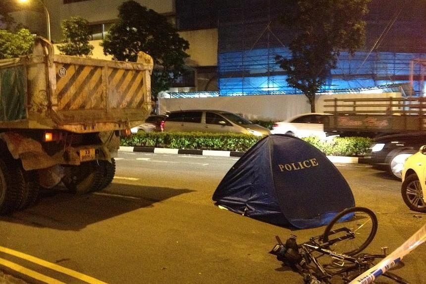 A cyclist, believed to be a Malay man in his 60s on his way to break fast, was killed when he was run over by a truck at the junction of Middle Road and Victoria Street, near the National Library. --&nbsp;ST PHOTO: MELISSA LIN&nbsp;