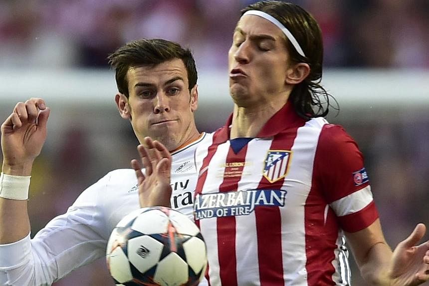 Real Madrid's Welsh forward Gareth Bale (left) vies with Atletico Madrid's Brazilian defender Filipe Luis during the UEFA Champions League Final Real Madrid vs Atletico de Madrid at Luz stadium in Lisbon, on May 24, 2014. -- PHOTO: AFP
