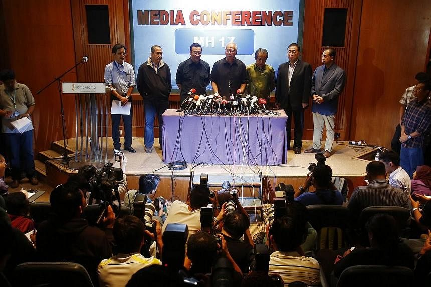 Malaysian Prime Minister Najib Razak (centre) addresses reporters at the Sama-Sama Hotel near Kuala Lumpur International Airport in Sepang on July 18, 2014.&nbsp;Malaysia's deal with pro-Russian rebels on MH17 caps an official response to the disaste