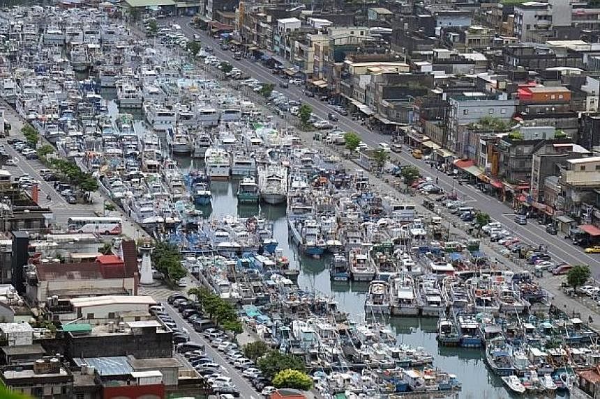 Hundreds of fishing boats pack Nanfangao harbour for shelter in Ilan county as Typhoon Matmo approaches eastern Taiwan on July 22, 2014. -- PHOTO: AFP