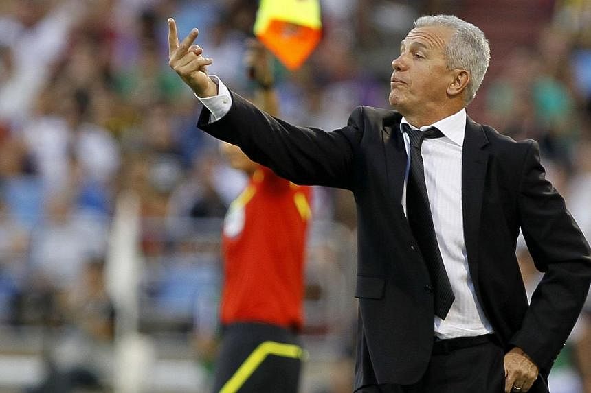 Zaragoza's coach Javier Aguirre gestures during the Spanish League football match between Zaragoza and Real Madrid at La Romareda stadium in Zaragoza,&nbsp;on August 28, 2011.&nbsp;Mexican Javier Aguirre was appointed Japan's new football coach on Th
