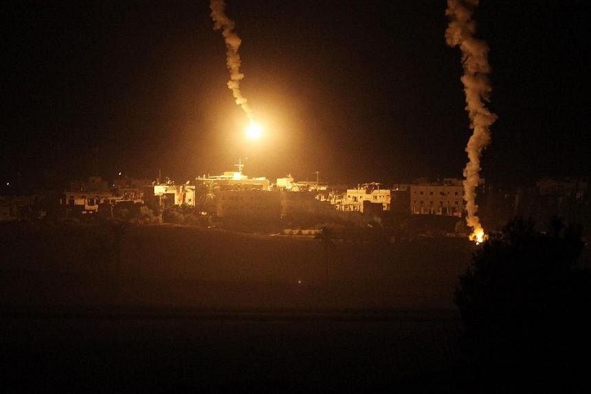 A picture taken from the northern Israel-Gaza border shows Israeli Light flares above Palestinian houses in the northern Gaza strip on July 24, 2014. -- PHOTO: AFP