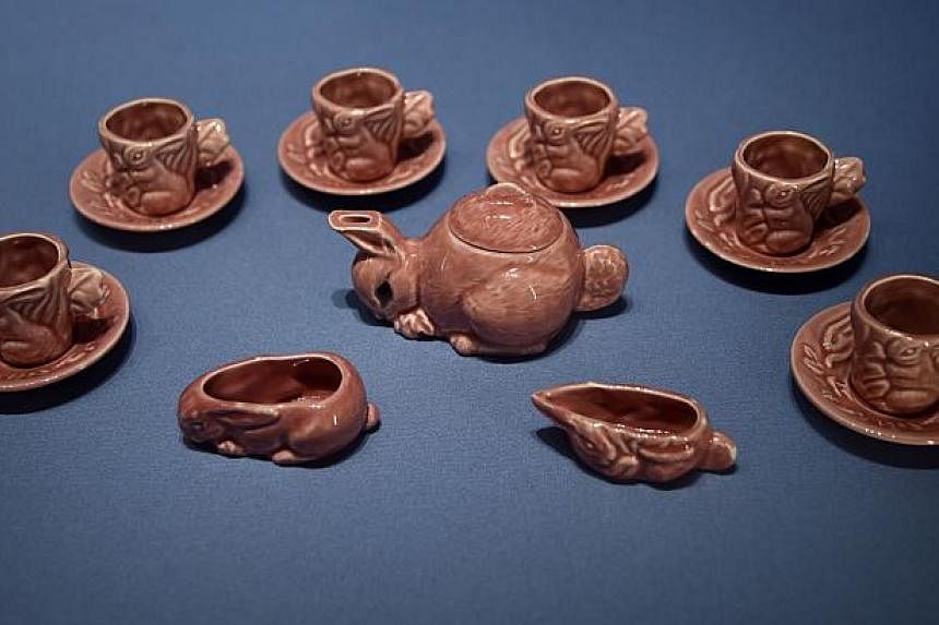 A tea set belonging to Queen Elizabeth from approximately 1930 is seen on display at Buckingham Palace - the official residence of Britain's Queen Elizabeth - in central London on July 24, 2014. -- PHOTO: REUTERS