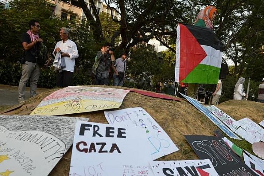 More than 300 people gathered at Hong Lim Park on Saturday afternoon to show their solidarity with the people of Gaza.&nbsp;-- ST PHOTO: MARK CHEONG