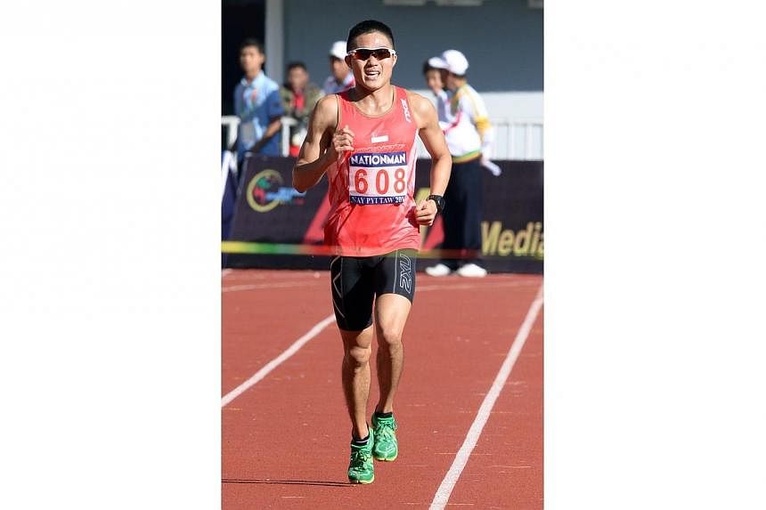 Singapore marathoner Mok Ying Ren, seen here at the 27th SEA Games in December 2013, is withdrawing from the men's marathon event at the Commonwealth Games, succumbing to the shin injury that has prevented him for running for the past few weeks. -- P