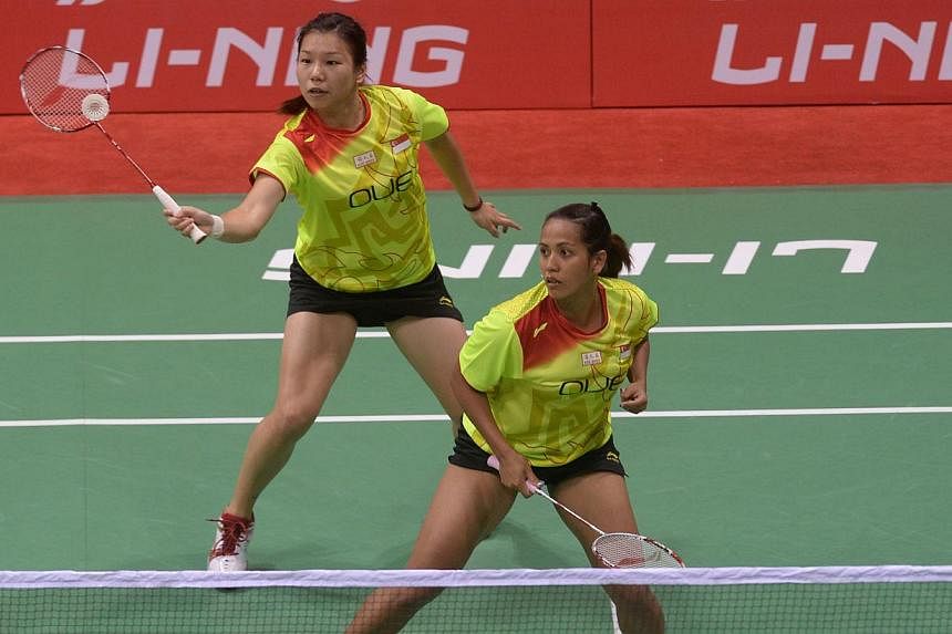 Despite the best efforts of top local women's pair Yao Lei (L) and Shinta Mulia Sari, Singapore succumbed 3-2 to rivals Malaysia in an epic Commonwealth Games badminton team semi-final on Sunday. -- PHOTO: AFP&nbsp;