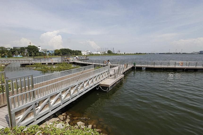The fishing and viewing deck at Pandan Reservoir.&nbsp;Hundreds of dead fish have been removed from Pandan Reservoir over the past few days by the authorities, and the clean-up was still ongoing yesterday afternoon. -- PHOTO: PUB