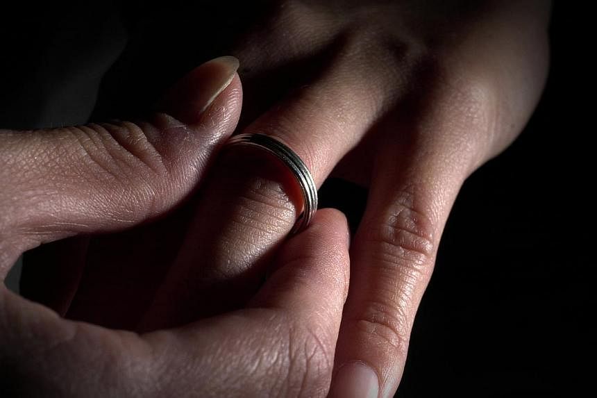There were more divorces and annulments last year, even as fewer couples tied the knot, according to the Statistics on Marriages and Divorces 2013 report released on Tuesday, July 29, 2014. -- PHOTO: ST FILE&nbsp;