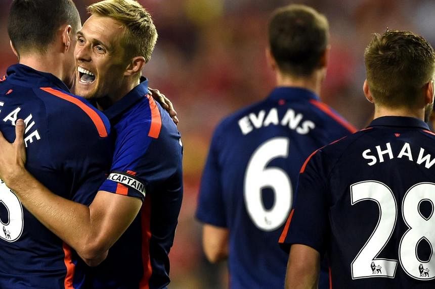 Darren Fletcher, of Manchester United, celebrates with teammates after scoring the game-winning goal in a penalty shootout against Inter Milan during their match in the International Champions Cup 2014 at FedExField in Landover, Maryland. -- PHOTO: A