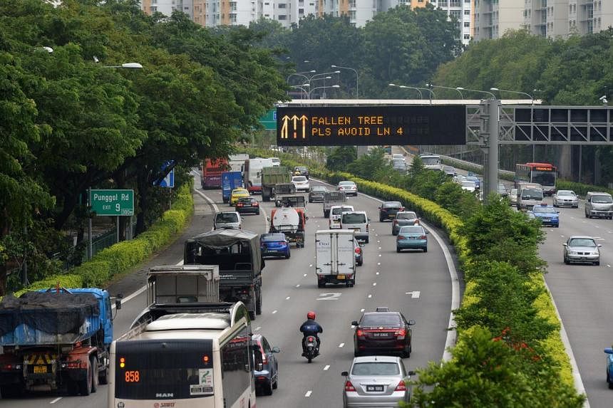 The Land Transport Authority (LTA) will help fund the flexible travel plans companies develop for staff, in a bid to shift more commuters out of the morning peak hours. -- PHOTO: ST FILE