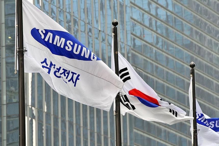 Samsung Electronics on Thursday, July 31, 2014, reported its worst quarterly profit in two years and flagged uncertain earnings prospects for its key handset business, fuelling worries about its ability to return to growth. -- PHOTO: AFP&nbsp;