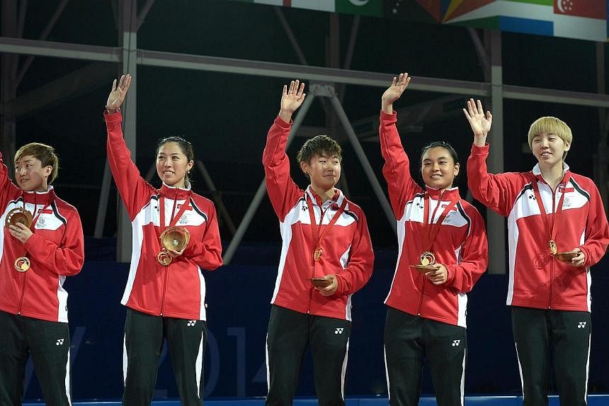 The Singapore women’s table tennis team of (from left) Feng Tianwei, Yu Mengyu, Lin Ye, Isabelle Li and Zhou Yihan waving after their win. -- ST PHOTO:&nbsp;KUA CHEE SIONG