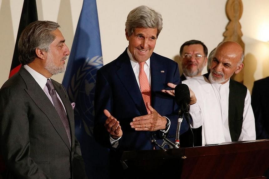 US Secretary of State John Kerry (centre) reacts as Afghan presidential candidates Ashraf Ghani (right) and Abdullah Abdullah look on during a joint press conference in Kabul on July 12, 2014.&nbsp;Attempts to resume the audit of Afghanistan's presid