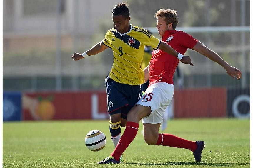 Colombian midfielder Joao Rodriguez (left) vies with England defender Eric Dier (right) during the Under 21 international football match England v Colombia, at the Leo Lagrange stadium in Toulon, southern France on May 30, 2014. -- PHOTO: AFP