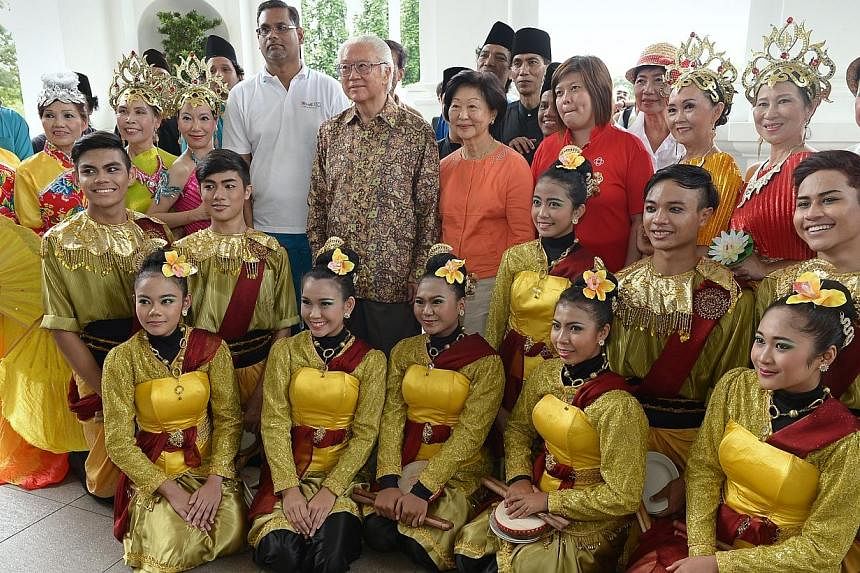 President Tony Tan and his wife with performers at the Istana open house event on Saturday, Aug 2, 2014. -- ST PHOTO:&nbsp;NG SOR LUAN