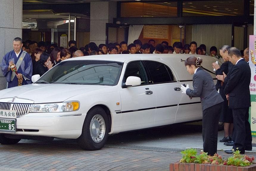 A hearse carrying the coffin of Japanese schoolgirl Aiwa Matsuo, alleged to have been murdered by a classmate, leaves the funeral hall in Sasebo, western Japan, on July 29, 2014.&nbsp;The father of a 16-year-old Japanese schoolgirl who confessed to d