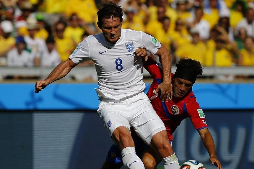 England's Frank Lampard (8) fights for the ball with Costa Rica's Christian Bolanos during their 2014 World Cup Group D soccer match at the Mineirao stadium in Belo Horizonte June 24, 2014.&nbsp;Manchester City manager Manuel Pellegrini has confirmed