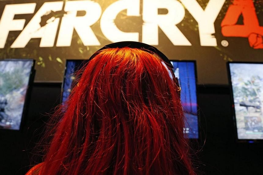 A girl plays Ubisoft's "Far Cry 4" game at the 2014 Electronic Entertainment Expo, known as E3, in Los Angeles, California June 11, 2014.&nbsp;Violent videogames glorifying antisocial characters could increase teenage gamers' risk of criminal and oth