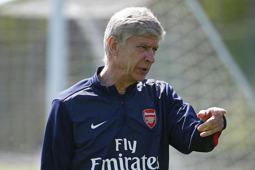 Arsenal manager Arsene Wenger leads a training session at London Colney near London May 14, 2014. On Sunday, he questioned the arrangement that has allowed former Chelsea midfielder Frank Lampard to join Manchester City on loan from sister club New Y