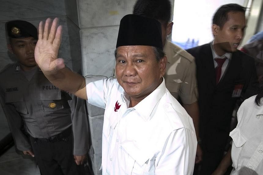 Indonesia's losing presidential candidate Prabowo Subianto waves as he leaves the Constitutional Court in Jakarta on Aug 6, 2014. -- PHOTO: REUTERS