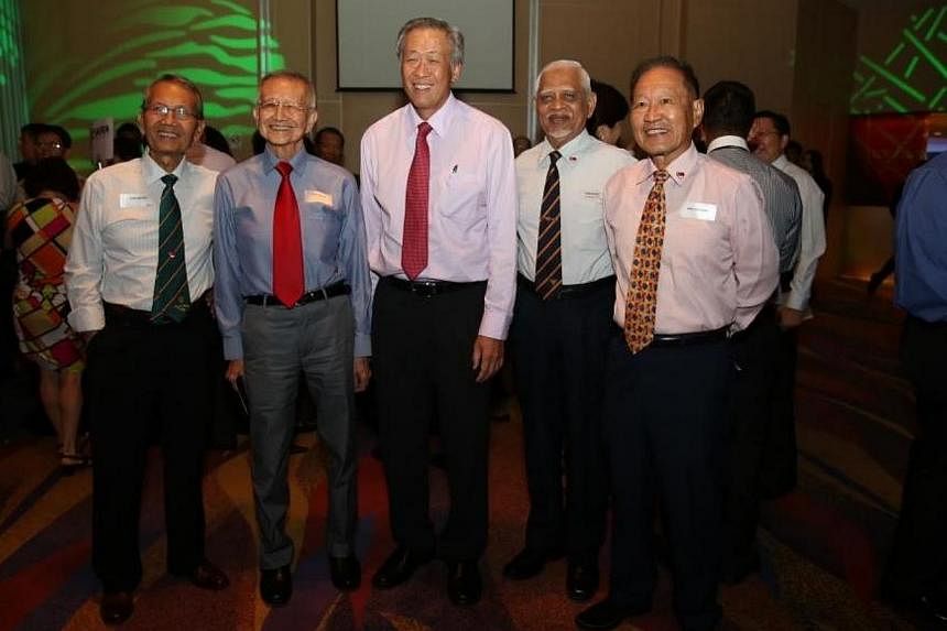 Dr Ng Eng Hen, Minister for Defence and Chairman, SAFRA Board of Governors with pioneer generation and SAFRA Volunteers. -- PHOTO: SAFRA&nbsp;