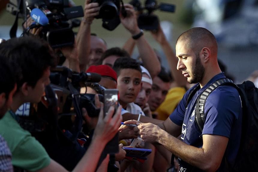 France's national soccer team player Karim Benzema signing autographs for fans in Brazil on June 17, 2014. -- PHOTO: REUTERS