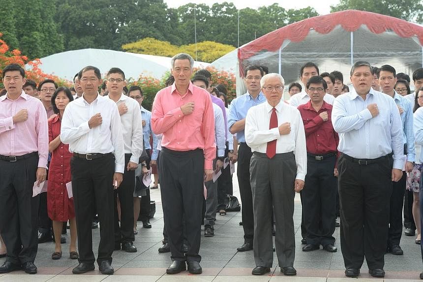 President Tony Tan Keng Yam and Prime Minister Lee Hsien Loong reciting the pledge with other staff from the President's Office and Prime Minister's Office.&nbsp;-- ST PHOTO:&nbsp;AZIZ HUSSIN