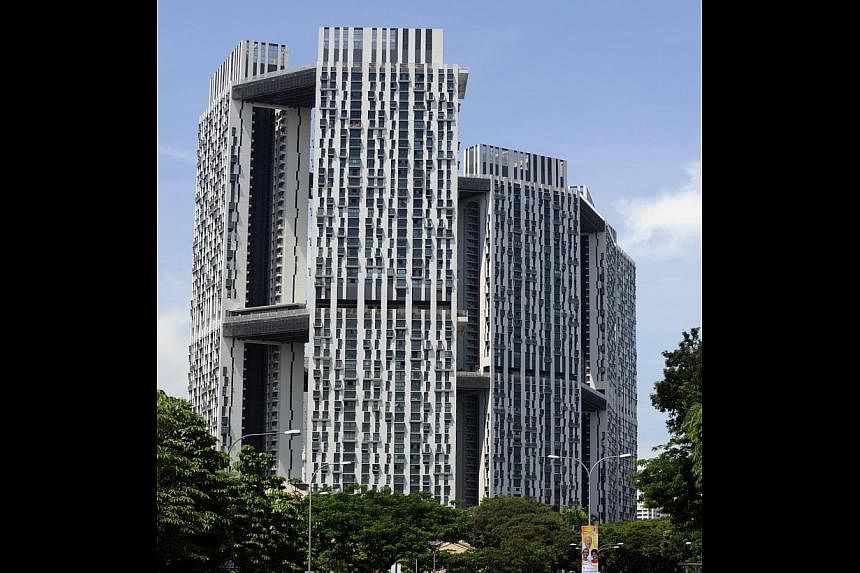 The Pinnacle@Duxton in Tanjong Pagar, which comprises 1,848 units in seven 50-storey blocks, received overwhelming response at its launch in 2004.