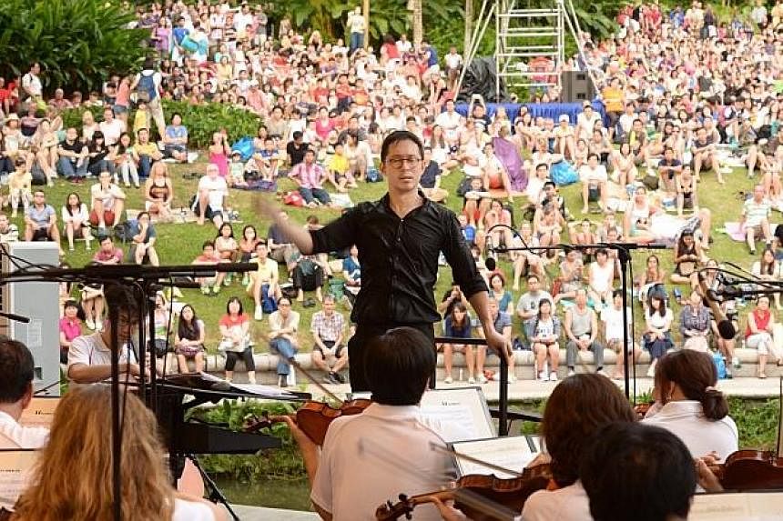 More than 6,000 vistors enjoyed a one-hour musical birthday celebration post-National Day as Singapore Symphony Orchestra (SSO) associate conductor Jason Lai led the SSO in playing tunes such as Gone With The Wind and The Simpsons. The concert was pa