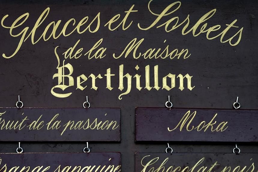 A photo taken on August 11, 2014 shows a board displaying different flavours of Berthillon ice cream on a bar of the Ile-Saint-Louis in Paris. Raymond Berthillon, founder of the Berthillon ice cream shop on Paris's iconic Ile Saint-Louis considered b