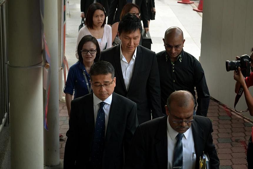 Kong Hee (centre) arriving at the State Courts on Aug 11, 2014. -- ST PHOTO: KUA CHEE SIONG